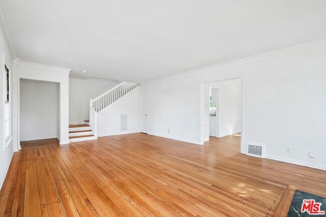 Photo - 5818 W 8th St