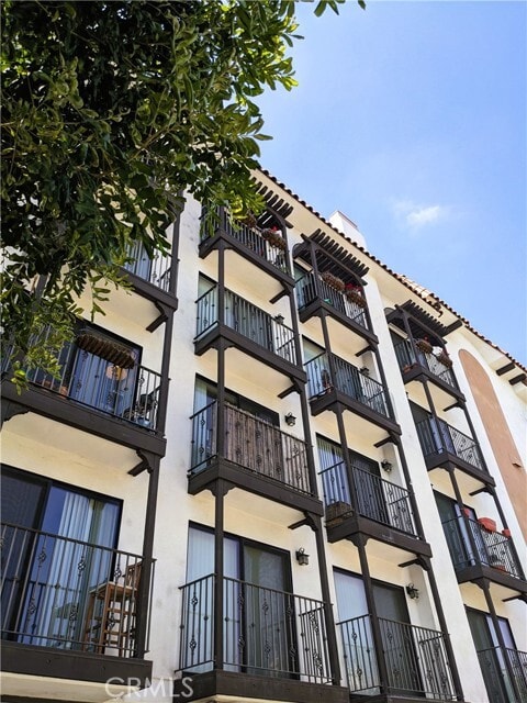 Building Photo - 11162 Camarillo St Unit 206 Rental
