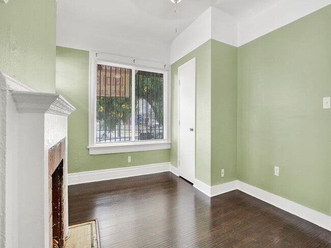 Photo - 1296 W Jefferson Blvd