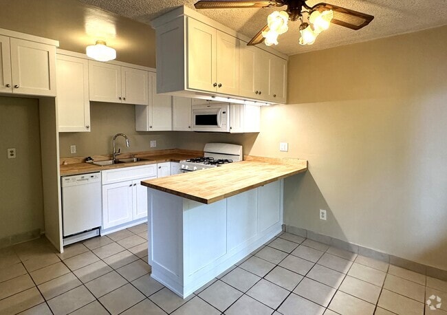 Building Photo - 231 Penn St Unit #5 Rental