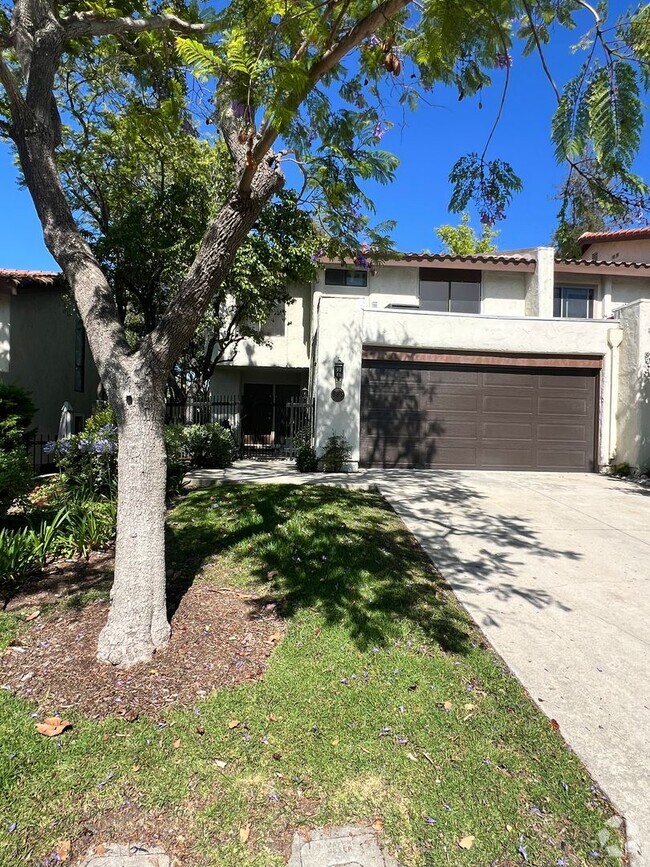 Building Photo - Thousand Oaks - 3 bedroom, 2.5 bath in the... Rental