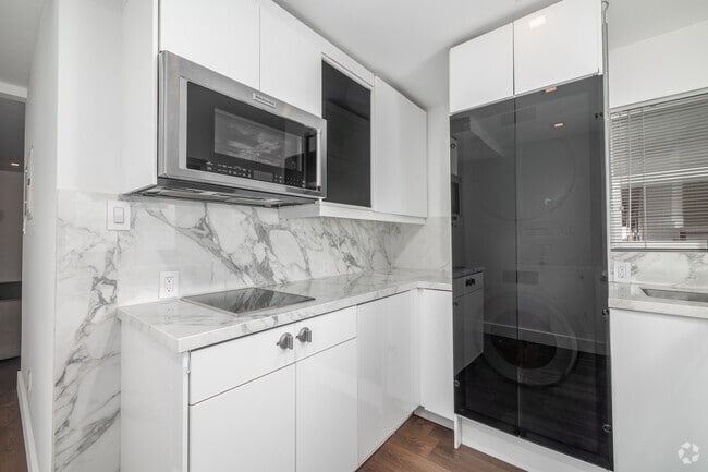 Studio - 341SF - Kitchen - 3004 Kelton Ave