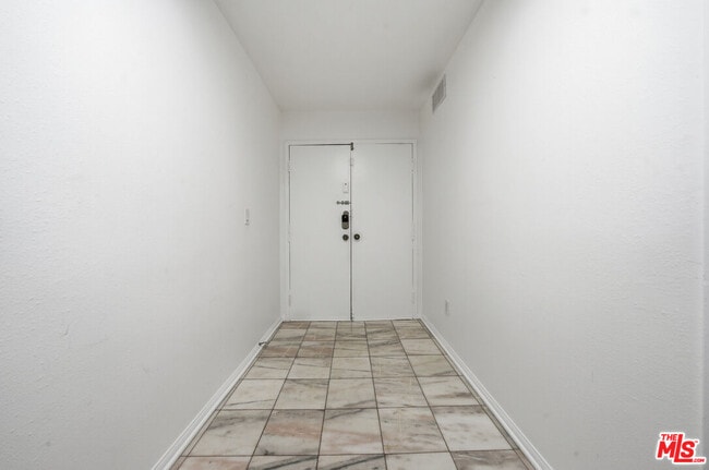 Photo - 1037 N Vista St Unit 206