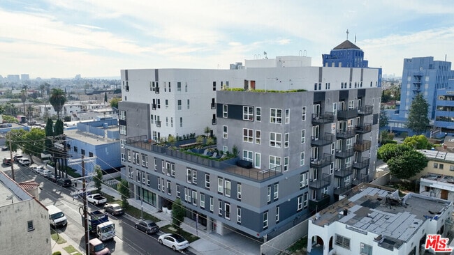 Building Photo - 1325 N New Hampshire Ave Rental