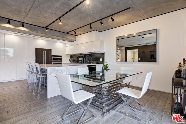 Photo - 818 N Doheny Dr Unit 203