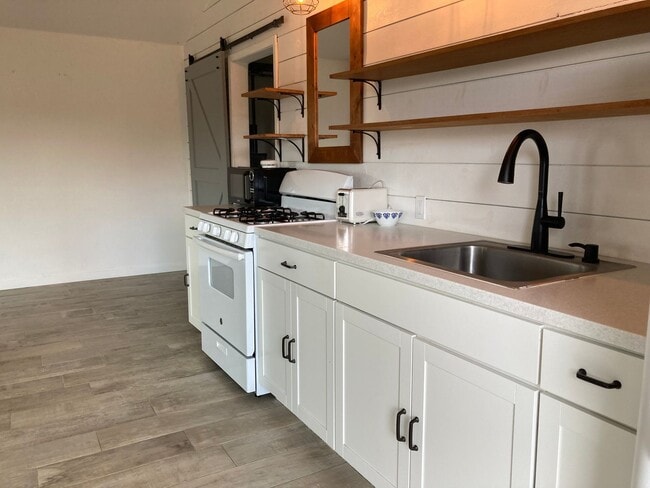 Building Photo - Studio in Oak Trails Estates-Gorgeous Views (Utilities Included)