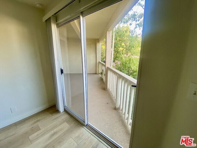 Photo - 675 Oak Run Trail