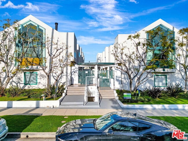 Building Photo - 811 21st St Unit 2