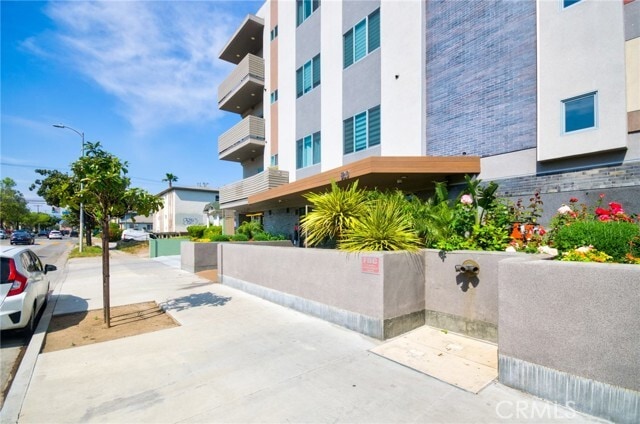 Photo - 820 S Wilton Pl Unit 304