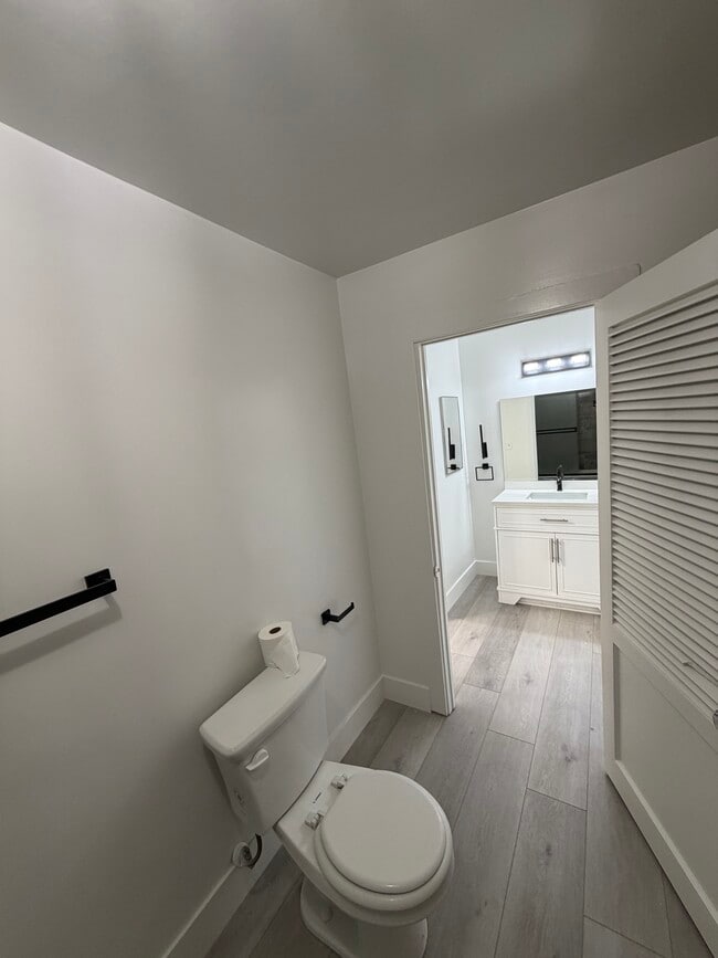 Separated Bath/Vanity rooms - 315 24th St Unit 315
