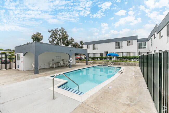 Pool Area - Mar at Laurel