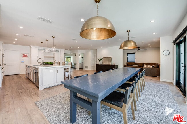 Photo - 4239 McFarlane Ave