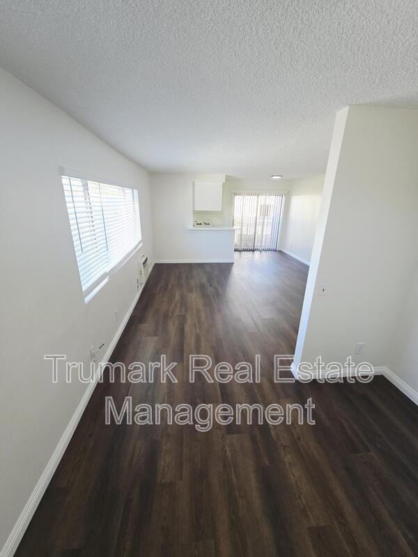 Building Photo - 1005 E Garfield Ave Unit 9