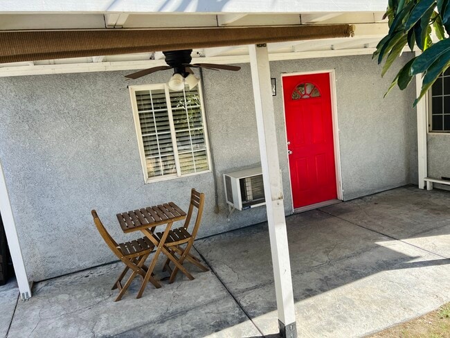 Shaded front patio - 1404 N Buena Vista St