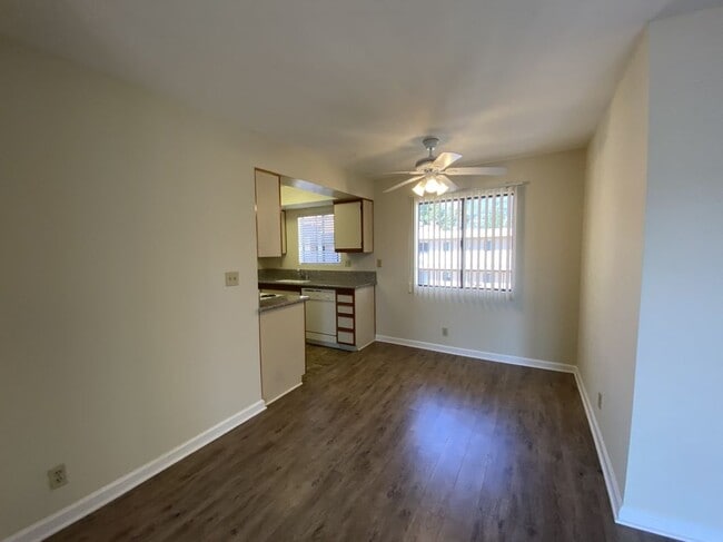 Photo - 300 E Tujunga Ave