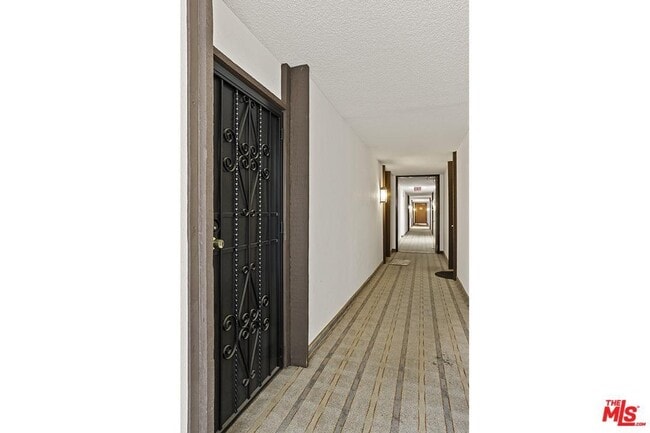 Entrance to Unit - 525 S Ardmore Ave Unit 261