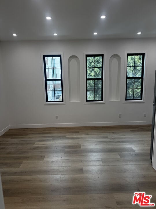 Photo - 1047 Irolo St