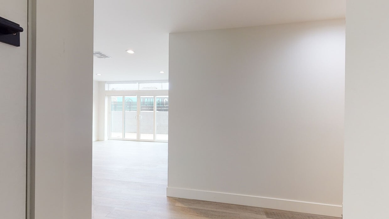 3D Tour - 857 N Hayworth Ave Apartments