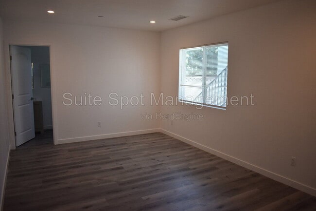 Photo - 1607 Vuelta Grande Ave