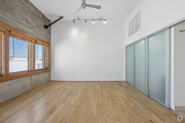 1BR, 1BA - 1000SF - Bedroom - Venice Beach Art Lofts