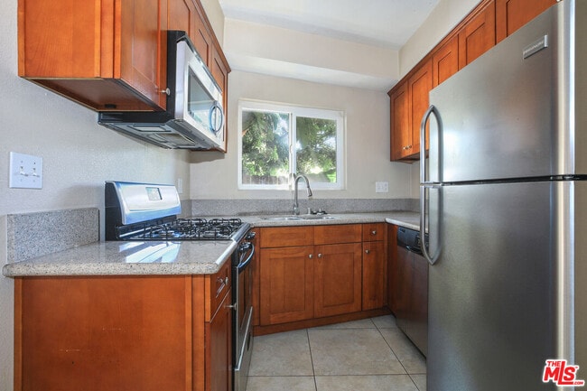 Photo - 5401 W Olympic Blvd Unit 1