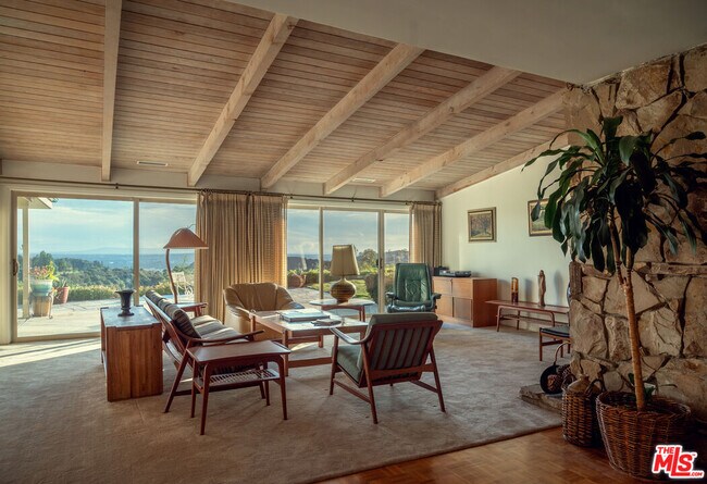 Photo - 2701 Lake Hollywood Dr