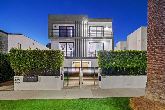 Building Photo - 3 BED 3 BATH | PRIVATE FRONT YARD | PRIVATE 2 CAR ATTACHED GARAGE | WASHER | DRYER | CENTRAL A/C