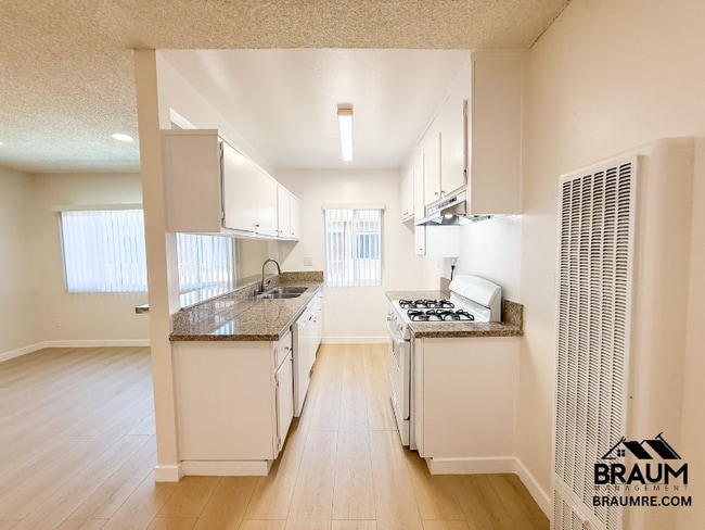 Photo - 5461 Kester Ave Unit 210