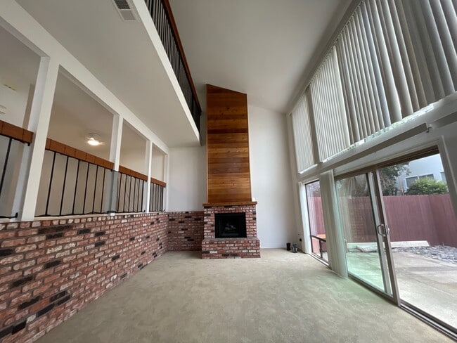 Photo - 2506 Levante St