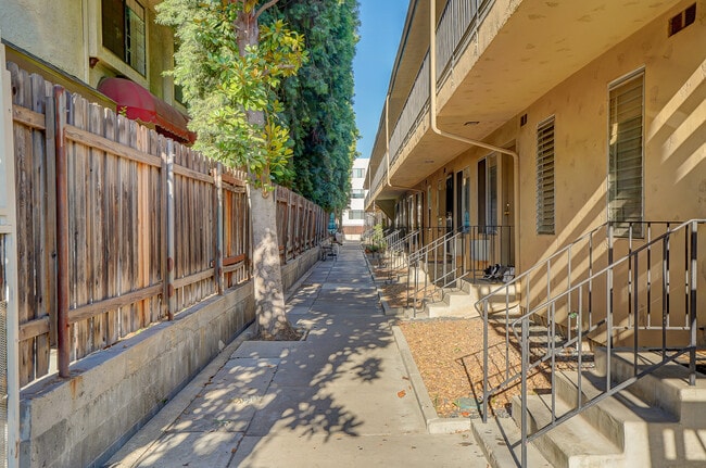 Photo - 5330 Corteen