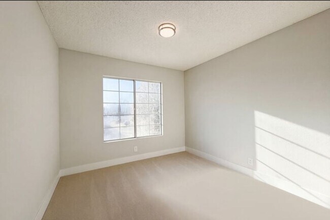 Photo - 37740 Duffel St