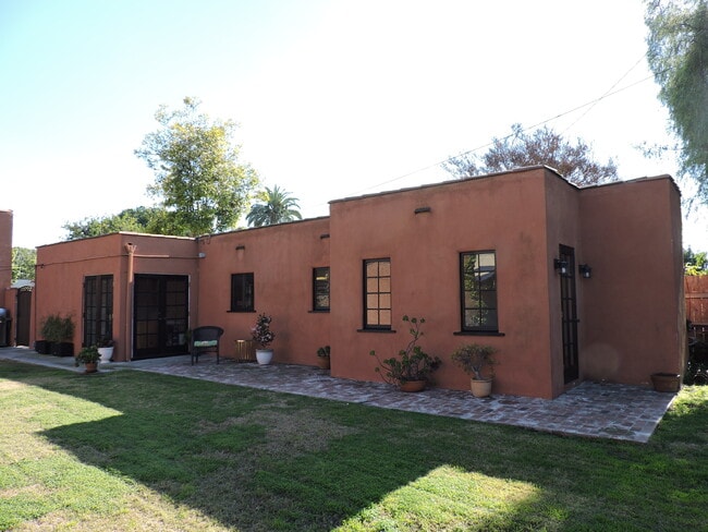 Building Photo - 3751 Olive Ave Unit B