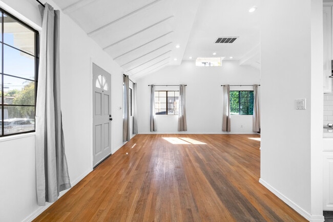 Photo - 8643 Clifton Way