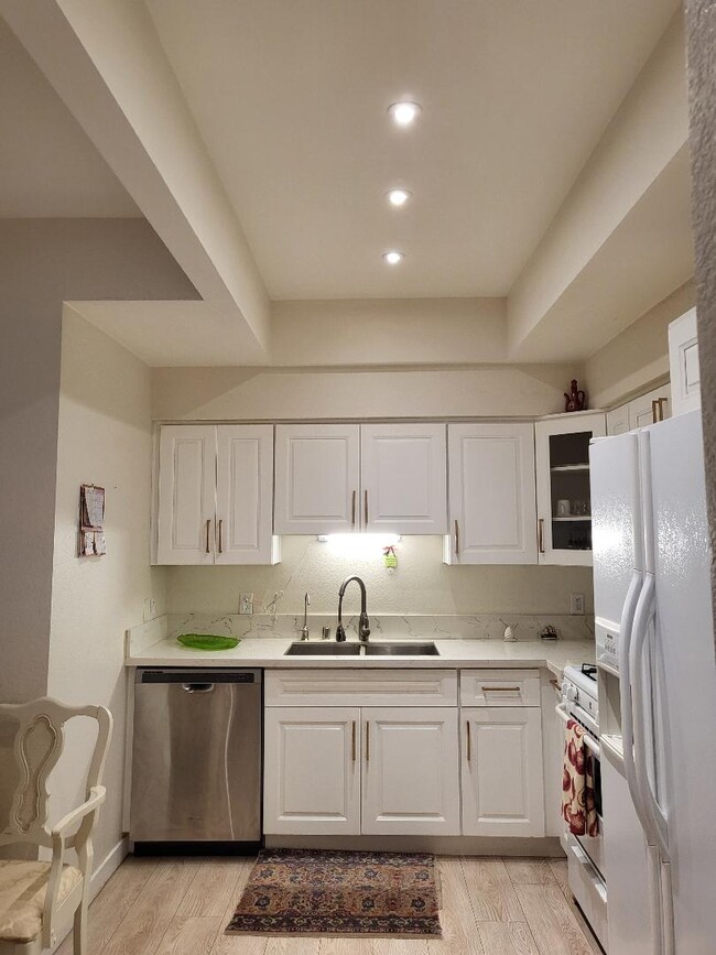 Photo - 5420 Sylmar Ave Unit 113