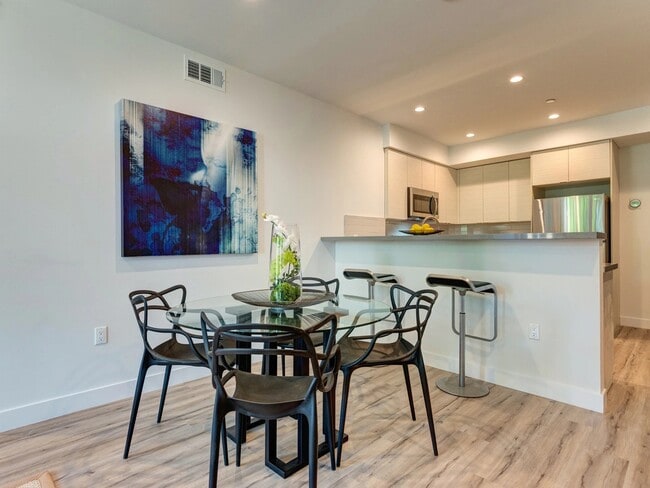 Photo - 338 Mariposa Ave Unit 401