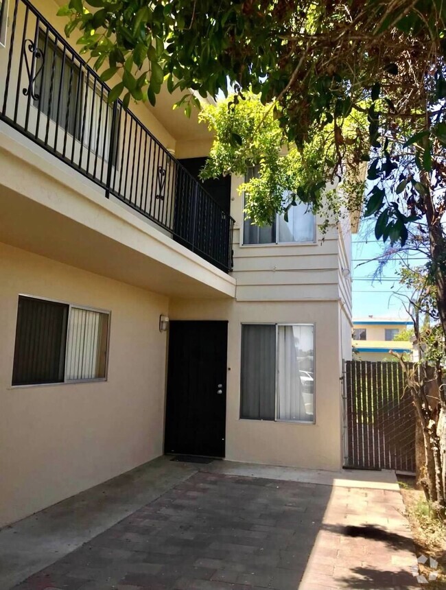 Building Photo - 4068 Oakcrest Dr Unit 3 Rental