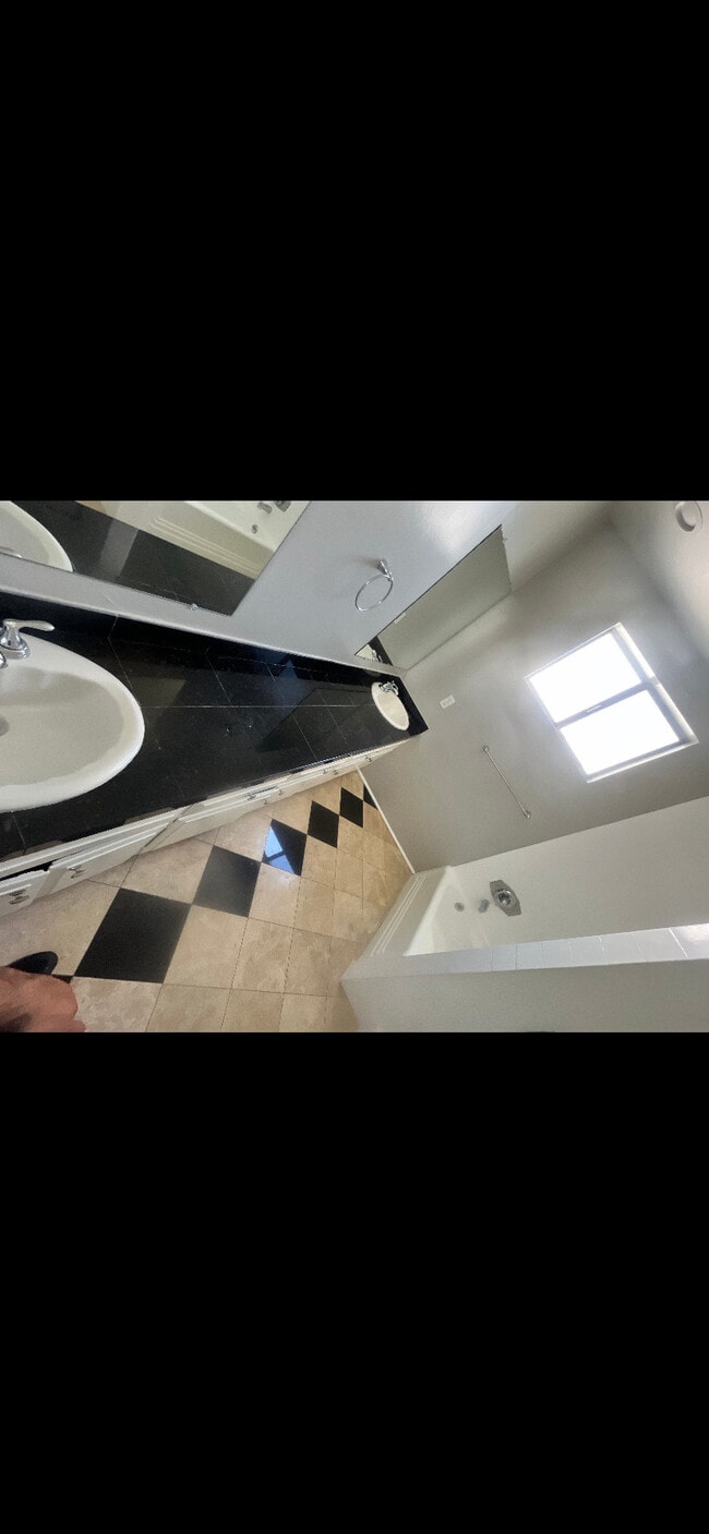 Photo - Chateau Barry Apartments