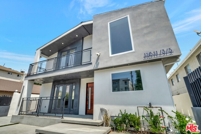 Photo - 11611 Burbank Blvd