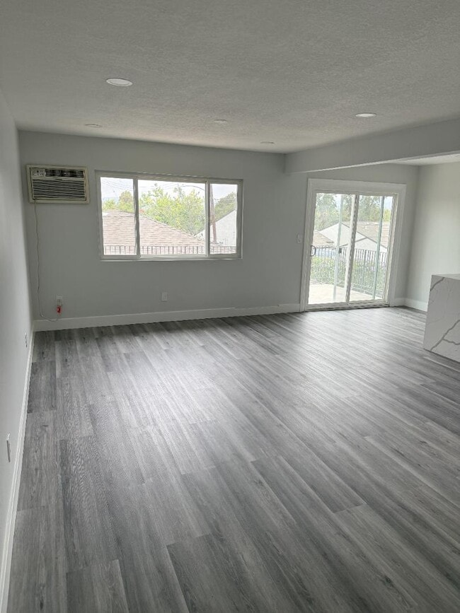 Photo - 122 N Merrimac Dr