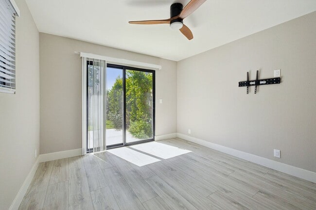 Photo - Alamar Unit B - Attached