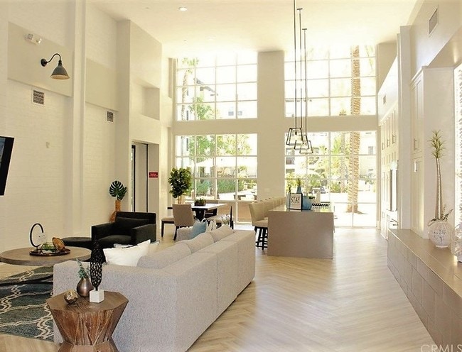 Clubhouse - 1404 Scholarship Unit 1404