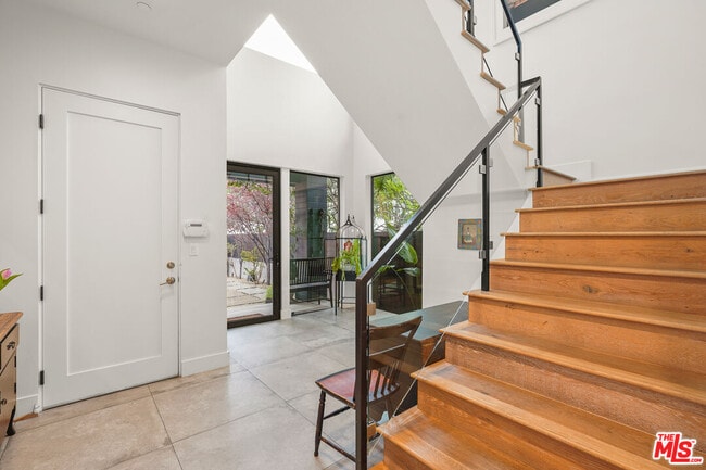 Photo - 924 Vernon Ave