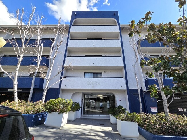 Front of building - 10982 Roebling Ave Unit 464