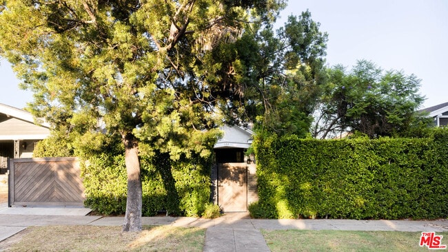 Photo - 122 N Wilton Pl