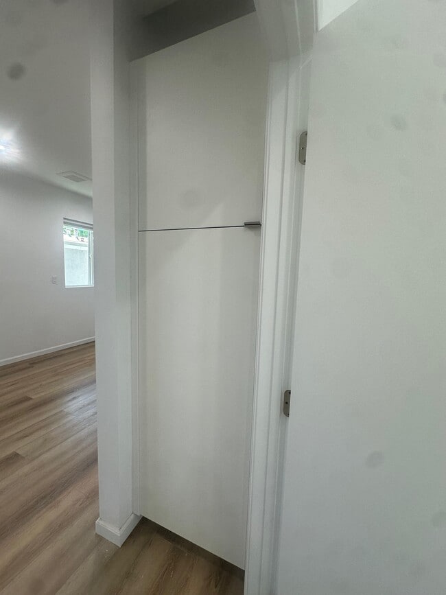 Photo - 709 E Magnolia Blvd