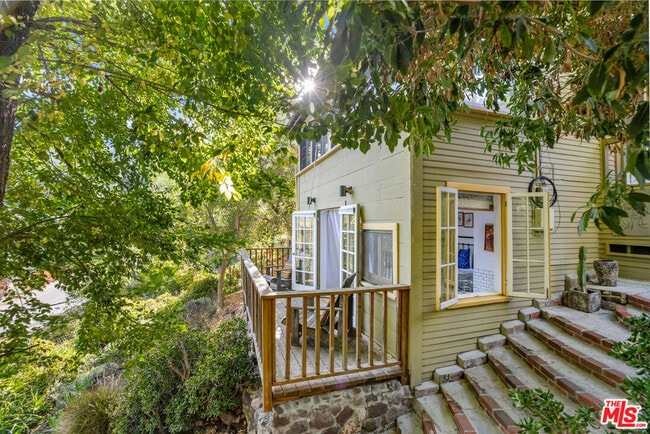 Photo - 913 Fernwood Pacific Dr