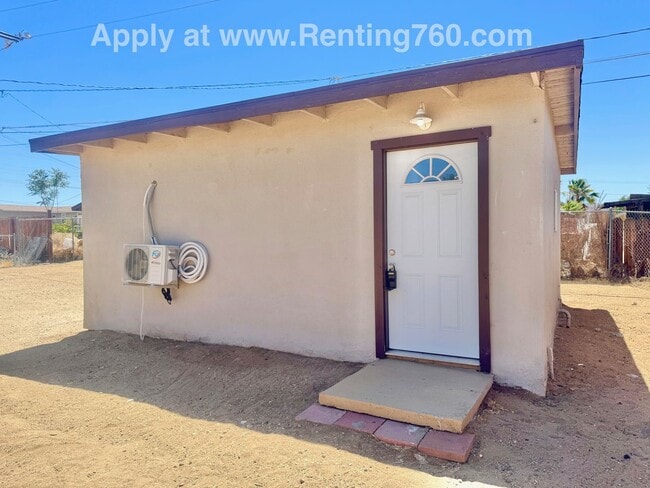 Building Photo - Cute 2 bed 1 Bath Home! Unit B - 6454 Goleta Ave