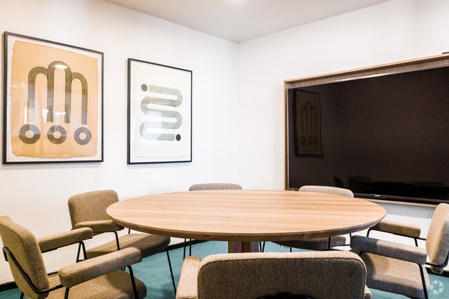 Business Center - El Centro Apartments and Bungalows