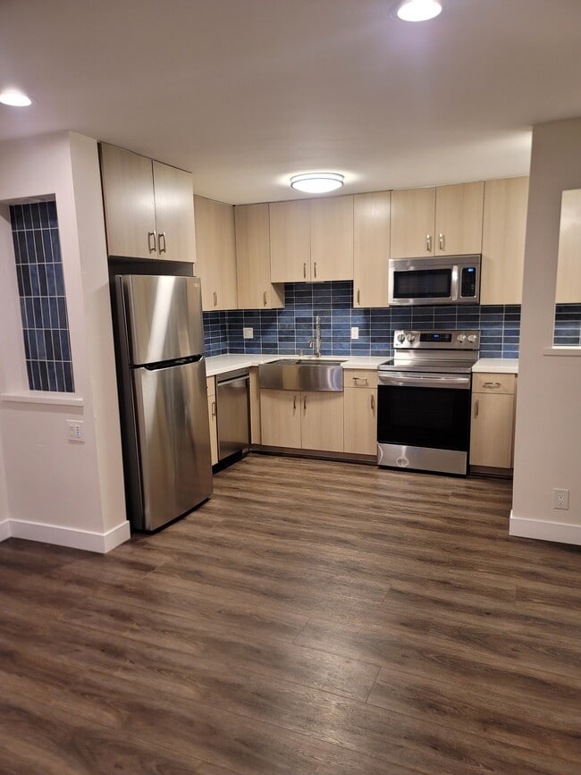 Photo - 745 E Bradley Ave