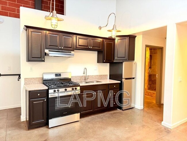 Photo - 1734 N Main St